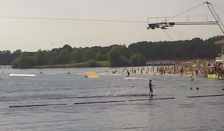 Auf dem See Dankern gibt es vielfältigen Wassersport